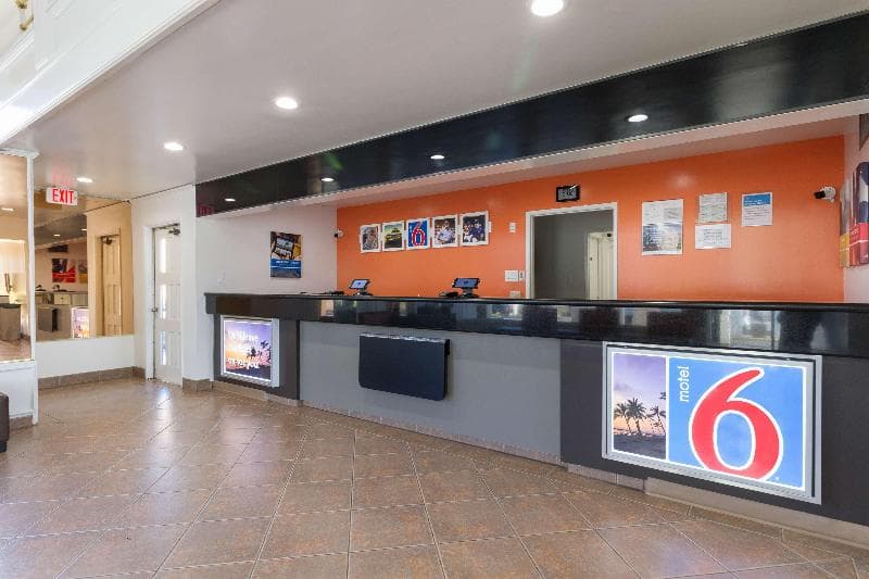 Motel 6 Claremont 4