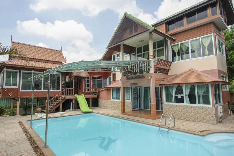 Oyo 402 Raknatee Resort 4