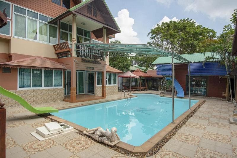 Oyo 402 Raknatee Resort 3
