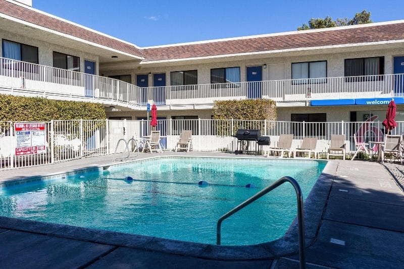 Motel 6 Mojave photo 1