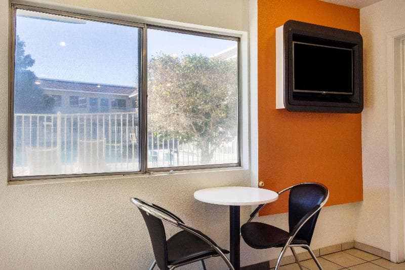 Motel 6 Mojave 4