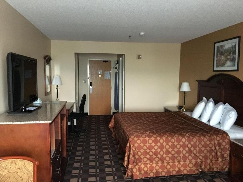 Cabot Inn & Suites 4