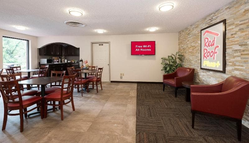 Red Roof Plus & Suites Opelika 5