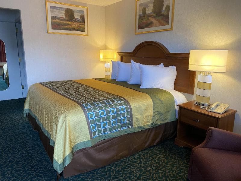 Harrisonville Inn & Suites 5
