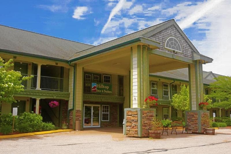 Hilltop Inn & Suites - North Stonington 5