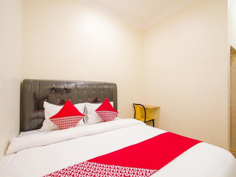 Oyo 3316 Adam Malik Guesthouse Near Stasiun Medan 4