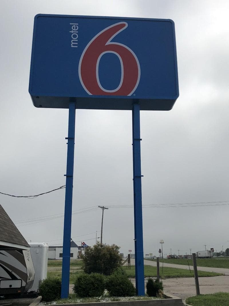 Motel 6 Sullivan 5