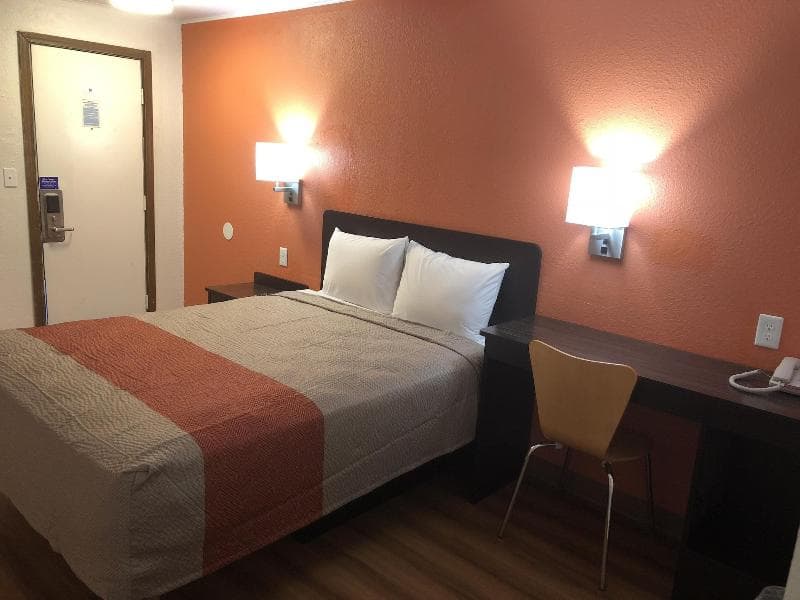 Motel 6 Sullivan photo 1