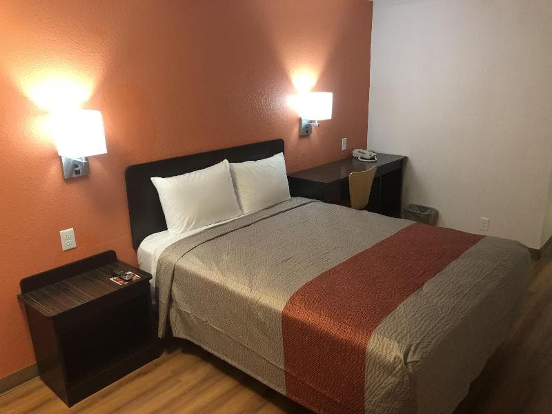 Motel 6 Sullivan 4