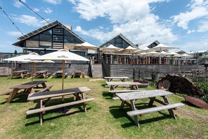 Caves Coastal Bar & Bungalows 3