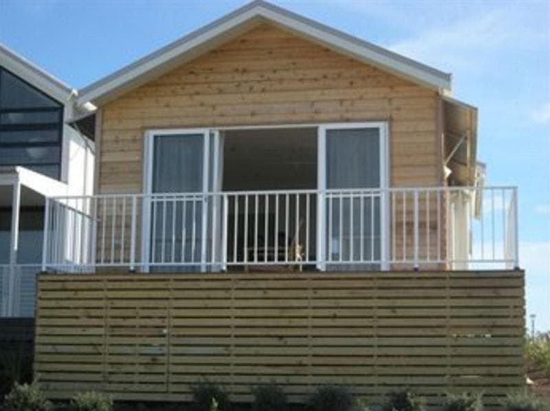 Caves Coastal Bar & Bungalows 4