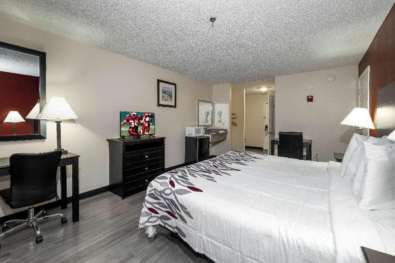 Red Roof Inn & Suites Pensacola - Nas Corry 5