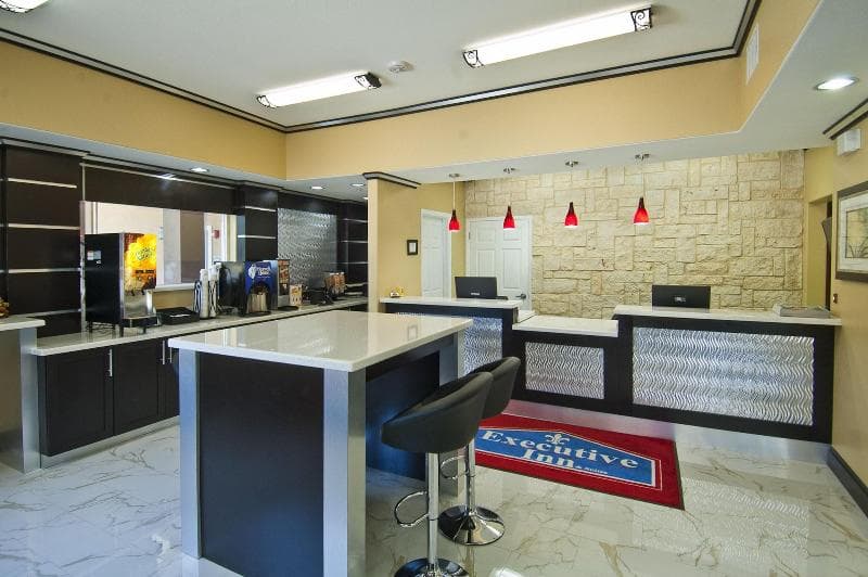Executive Inn And Suites 4