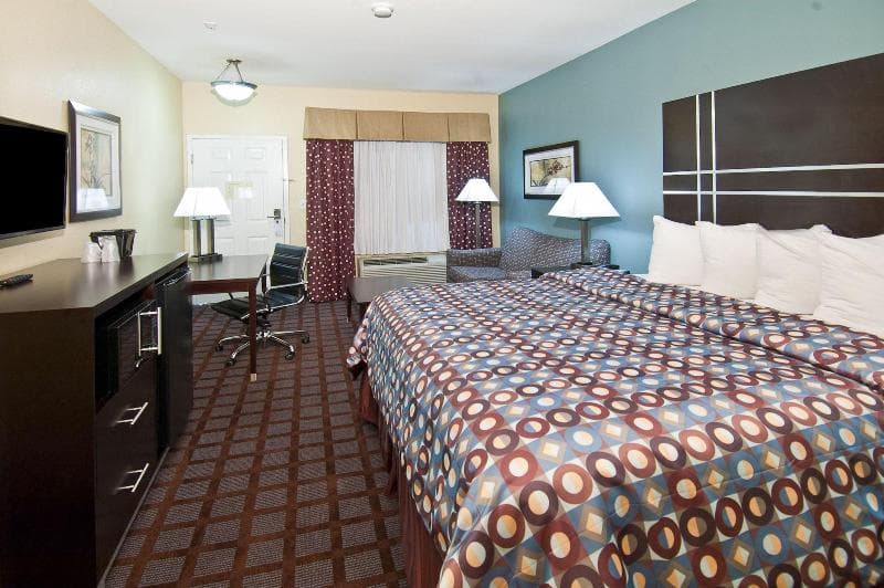 Executive Inn And Suites 3