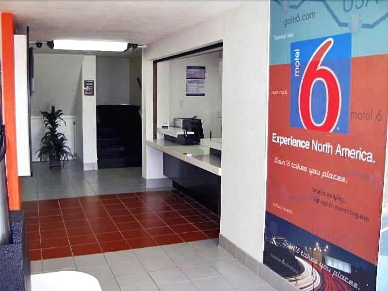 Motel 6 South Haven 3
