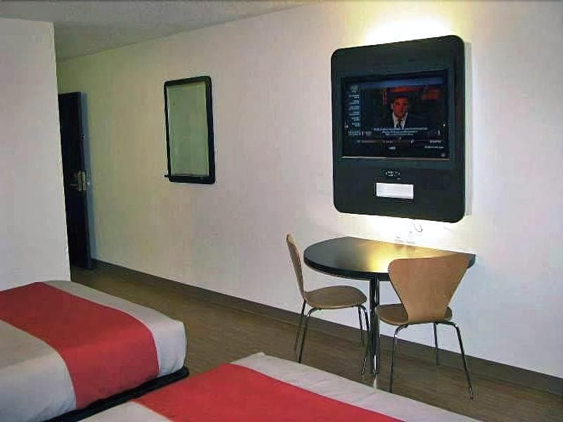 Motel 6 South Haven 2