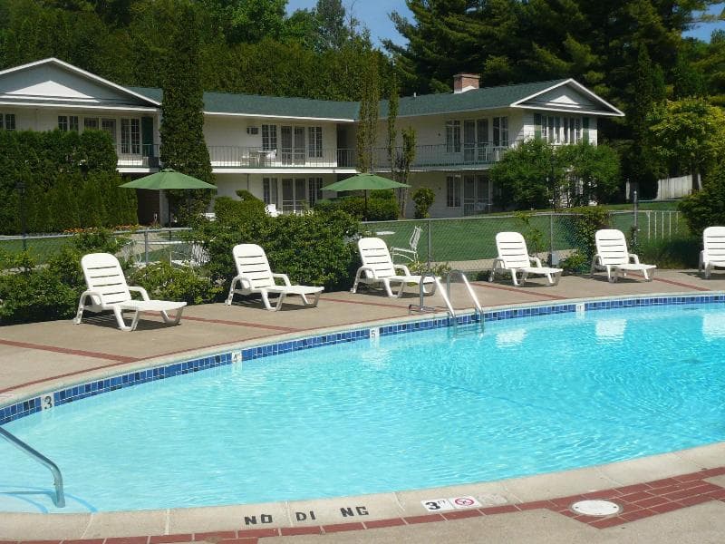 Colonial Inn In Harbor Springs main