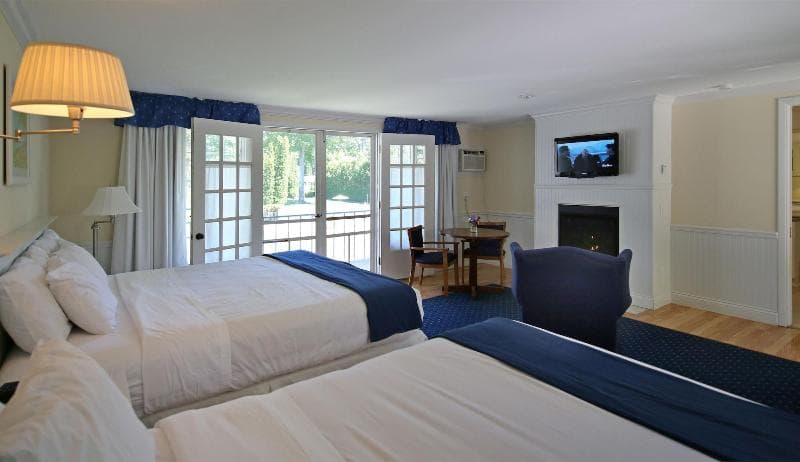 Colonial Inn In Harbor Springs 3