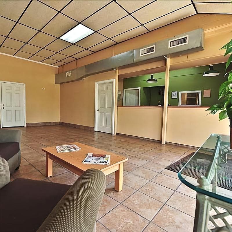 Relax Inn Guin photo 1