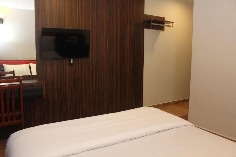 Happy Hotel By Oyo Rooms photo 1