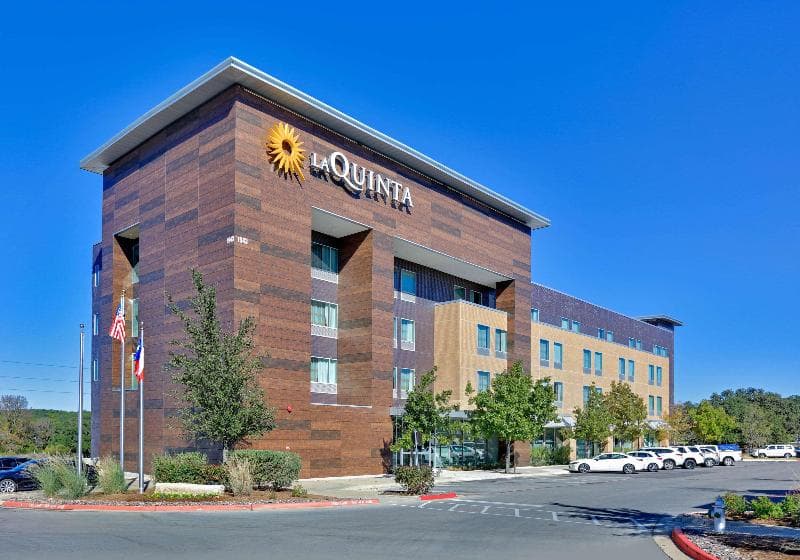 La Quinta Inn & Suites by Wyndham Lakeway photo 1