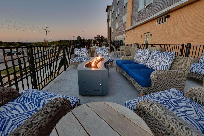 La Quinta Inn & Suites by Wyndham Lakeway 4