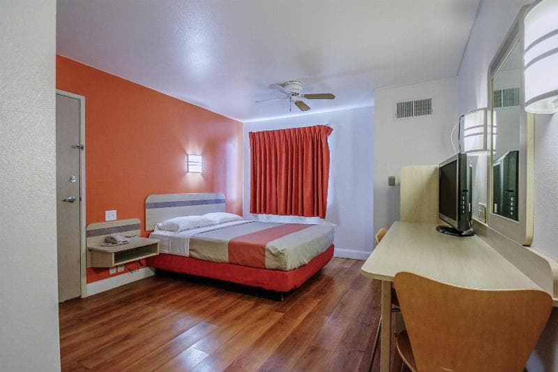 Motel 6 4