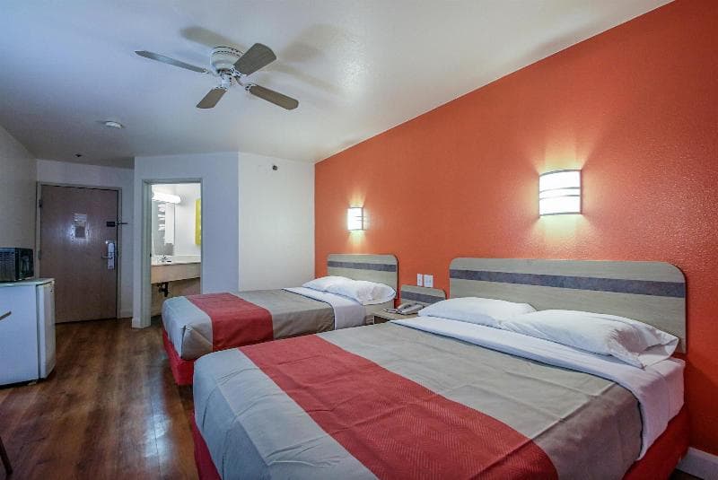 Motel 6 2