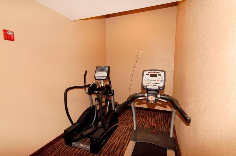 Boulders Inn & Suites Oak Ridge photo 1