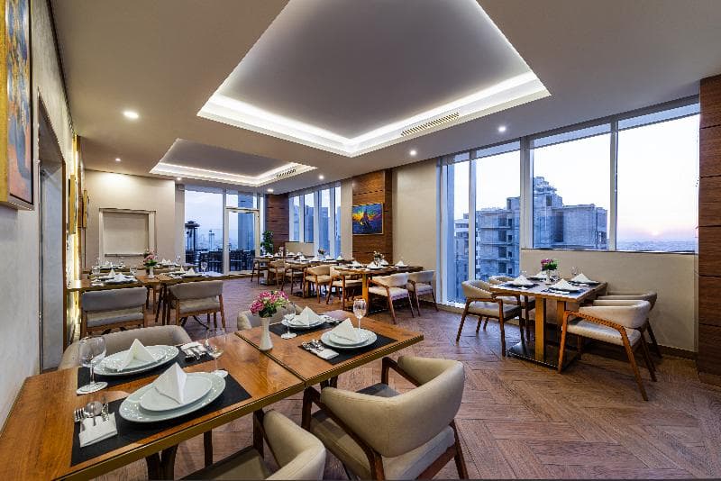 Crown Rose Hotel 4