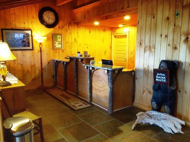 The Smokehouse Lodge And Cabins 5