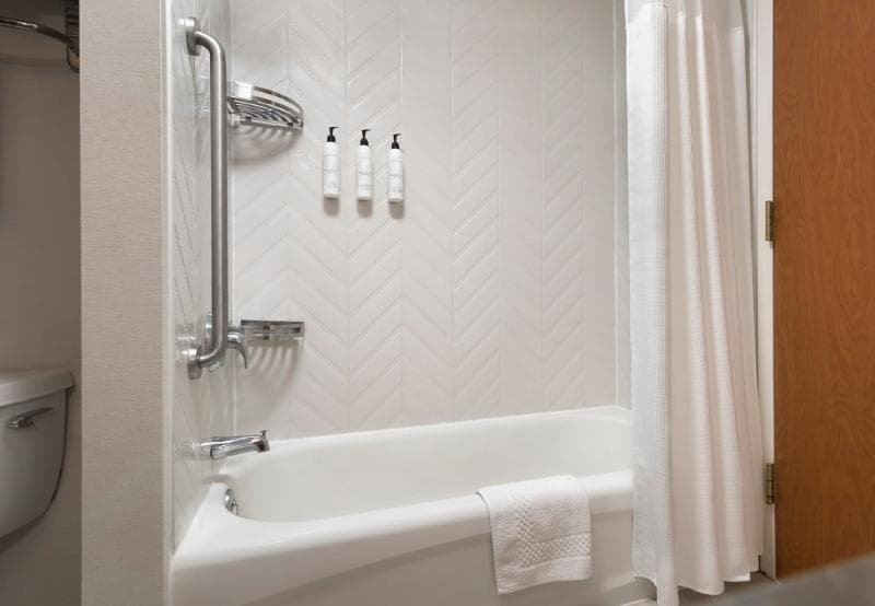 Fairfield Inn & Suites Woodbridge 5