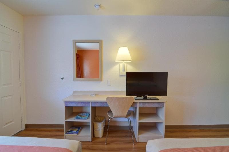 Motel 6 Palm Springs East - East Palm Canyon 2