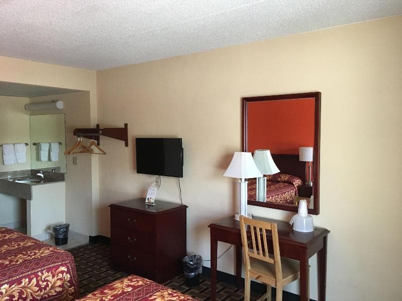 Budget Inn Cocoa 3