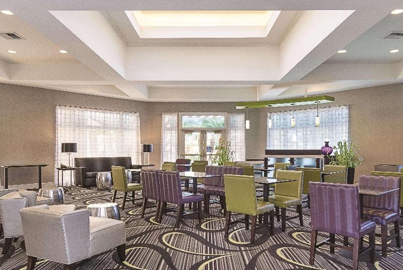 La Quinta Inn & Suites by Wyndham Ontario Airport 3