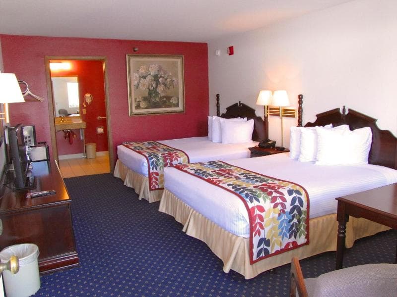 Dutton Inn 4