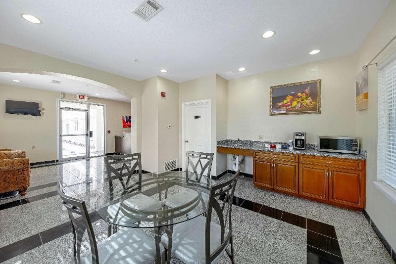 Motel 6 Rhome main