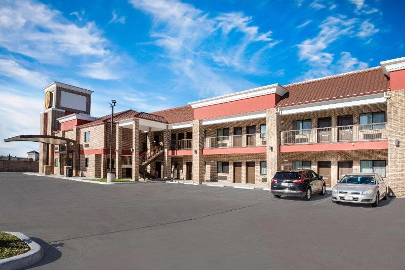 Super 8 By Wyndham Humble/Fallcreek/Houston photo 1
