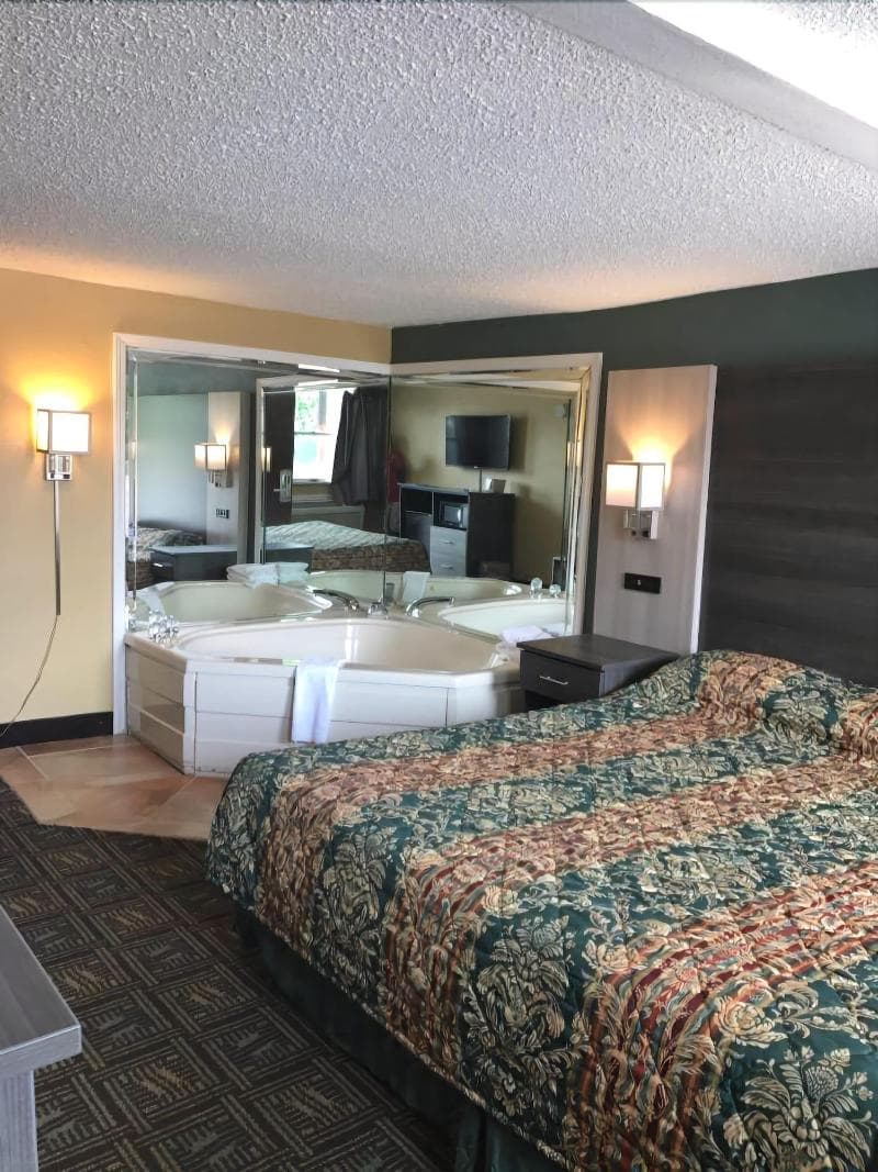 Red Carpet Inn Orchard Park main