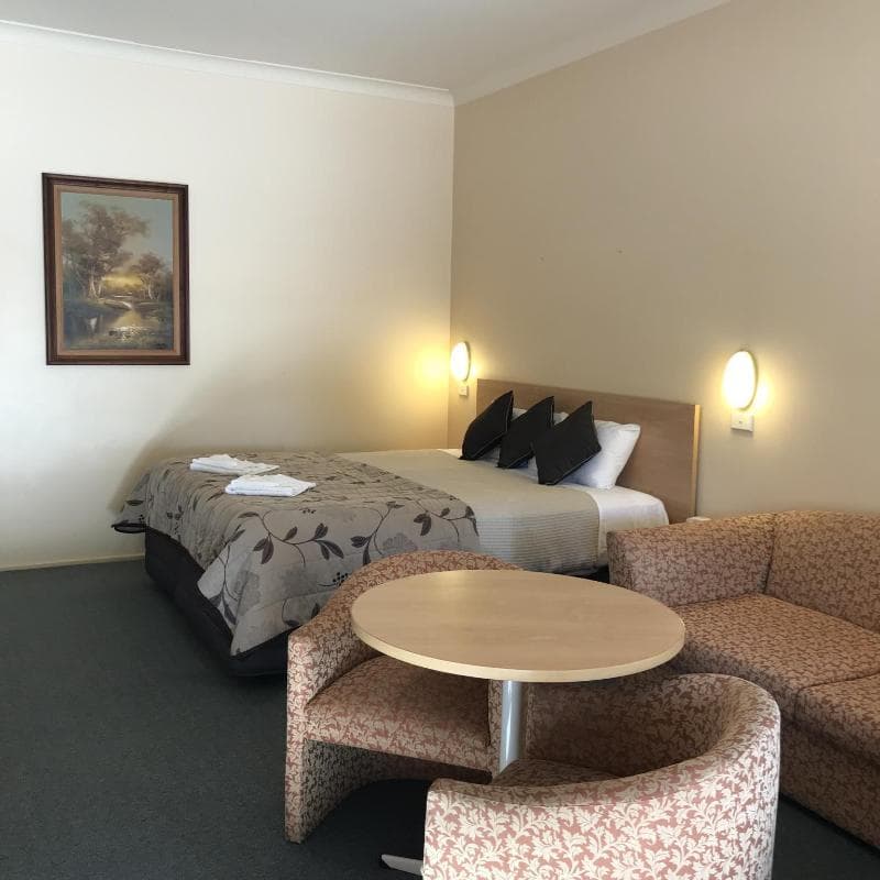 Cowra Country Gardens Motor Inn 3