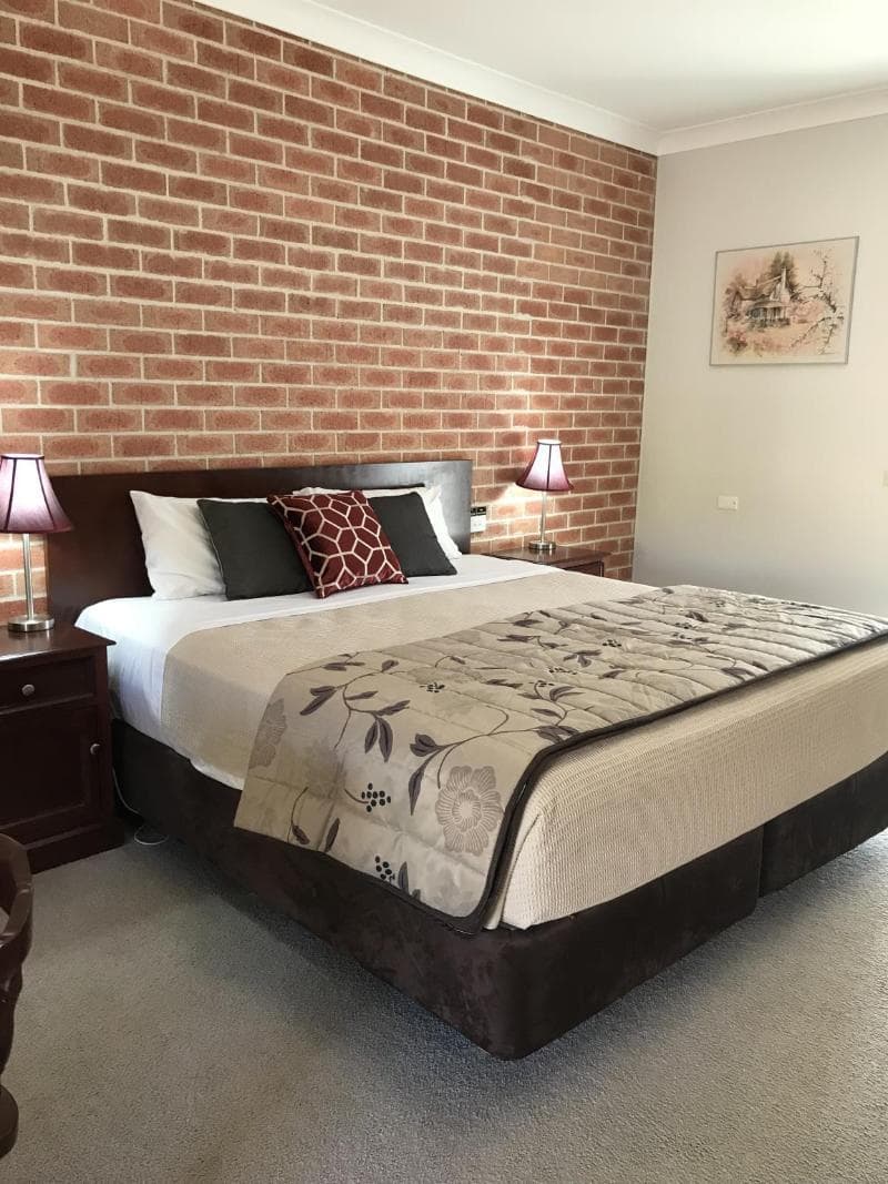Cowra Country Gardens Motor Inn 4