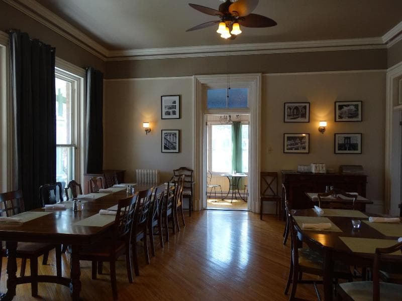 Hochelaga Inn 1