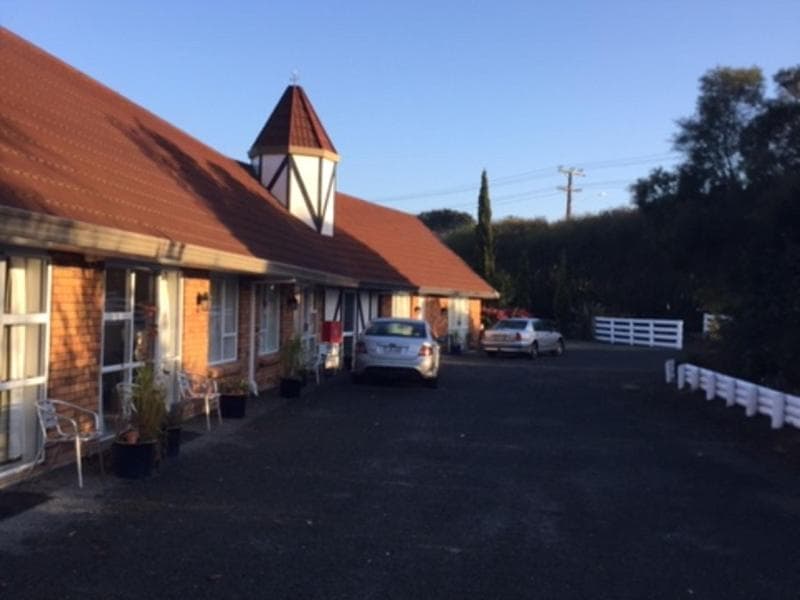 Castle Court Motel 3