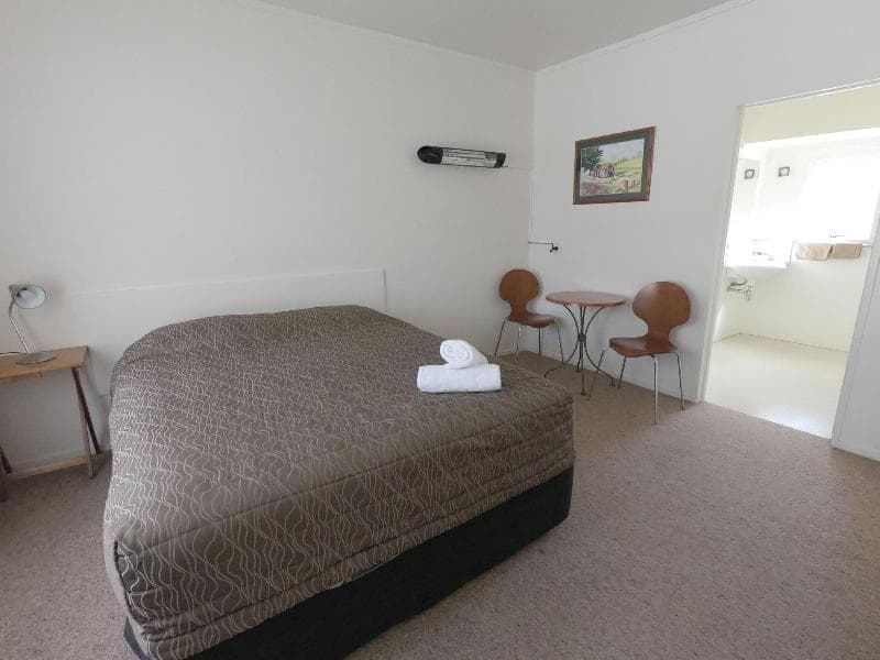 Castle Court Motel 4