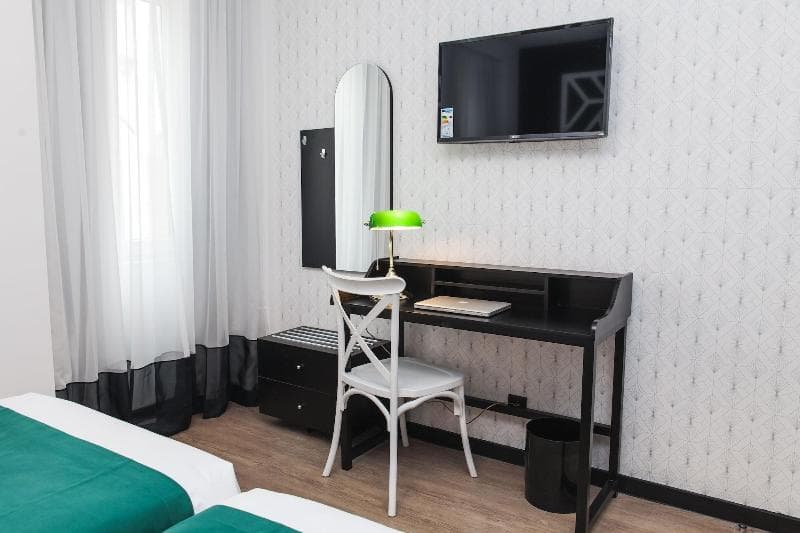The Twenties Rooms and Suites 5