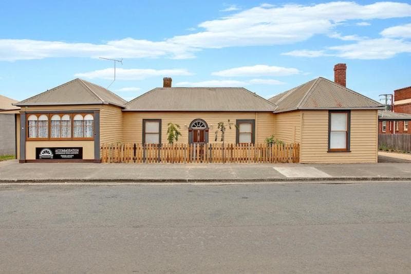 Robinson Cottage 2