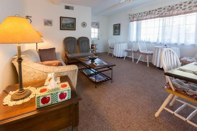 Apple Blossom Inn main