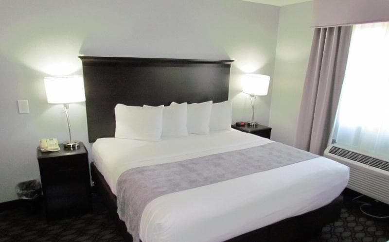 Oak Hill Inn And Suites 5