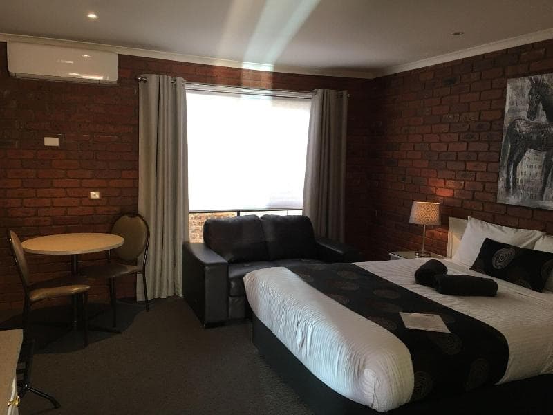 Melton Motor Inn And Apartments 3