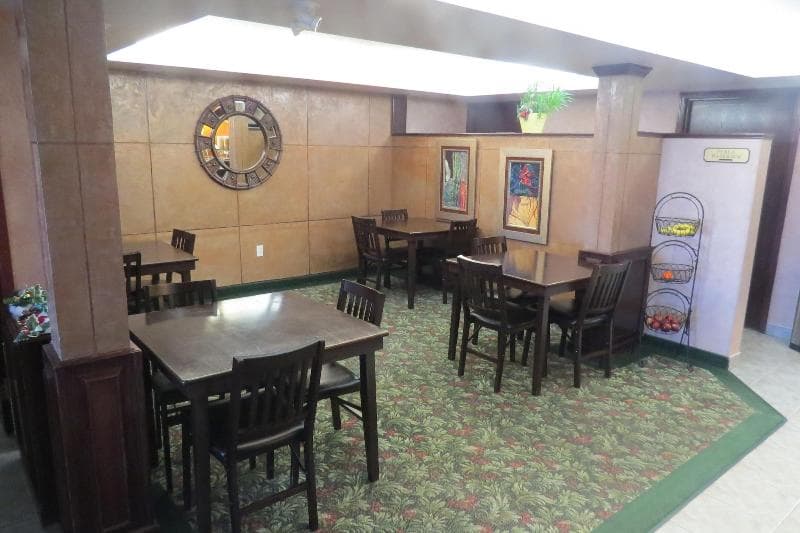 Rocky Inn Express photo 1